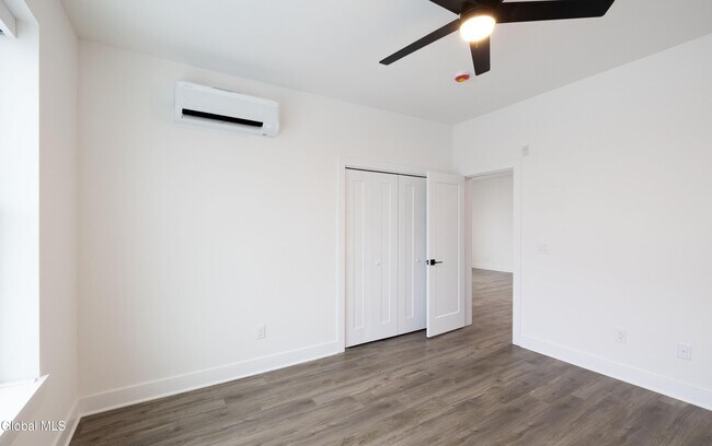 Building Photo - 33 Centre St