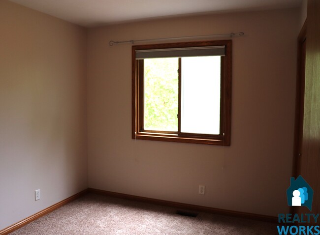 Building Photo - Wonderful 3 bedroom, 2 bath in South Lincoln