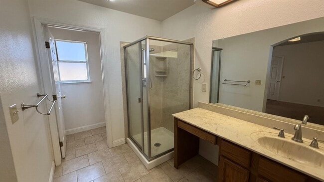 Building Photo - 777 E Encore Dr