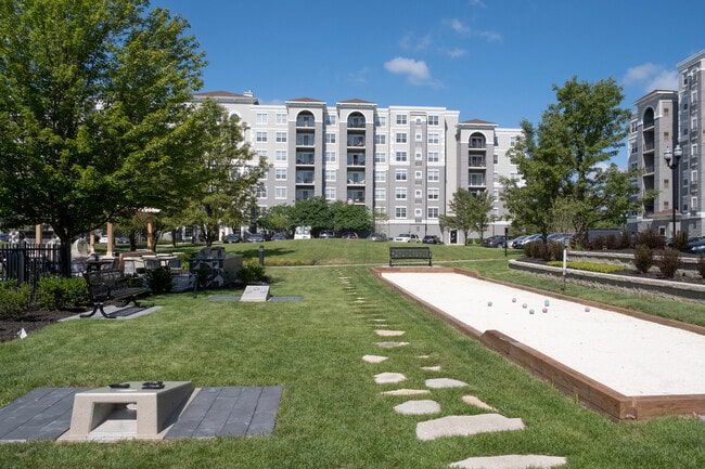 Building Photo - 1155 Museum Blvd