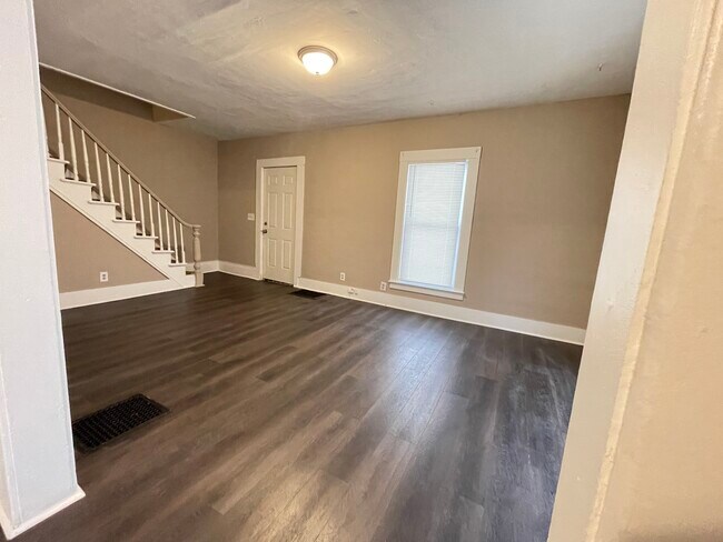 Building Photo - 16 Victory Ct