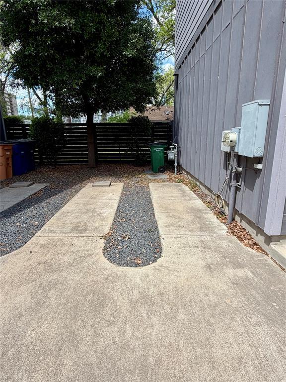 Building Photo - 1013 Lambie St