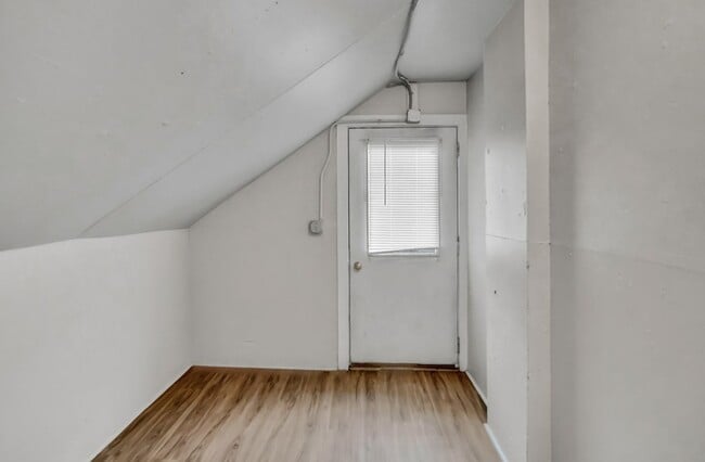 Building Photo - 1120 1/2 Washington St