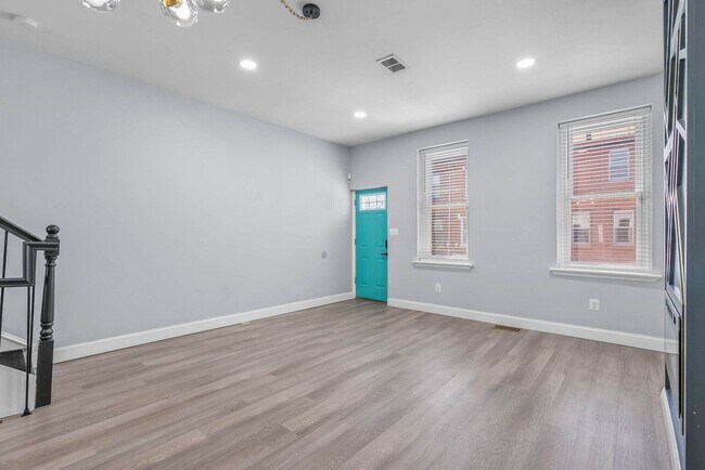 Building Photo - 1521 S 19th St