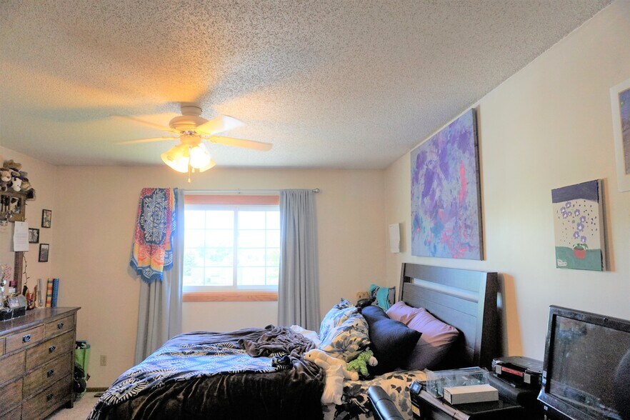 Building Photo - 220 Leighton Dr