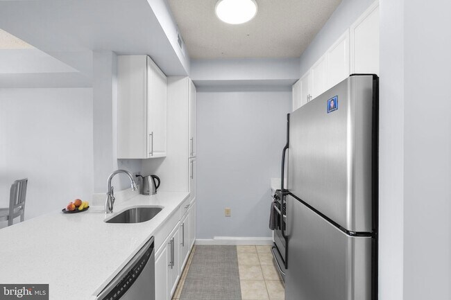 Building Photo - 11760 Sunrise Valley Dr