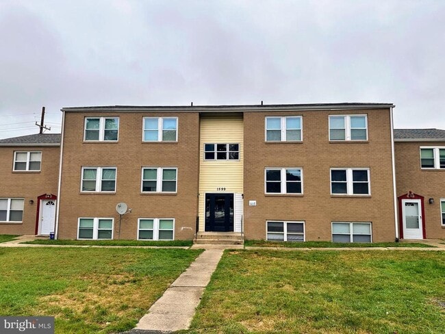 Building Photo - 1599 N East St