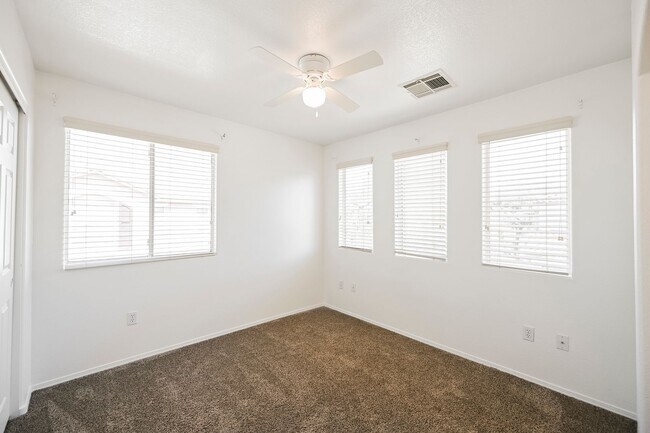Building Photo - 3 Bedroom, 2.5 Bath Two-Story Home Located In The Charming Southwest Area!