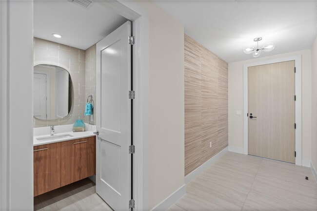 Building Photo - 153 N Seabreeze Blvd