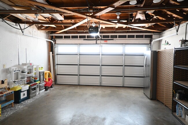 Building Photo - 10420 Eton Ave