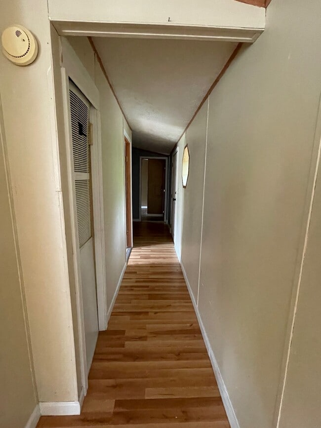 Building Photo - 395 Memory Ln