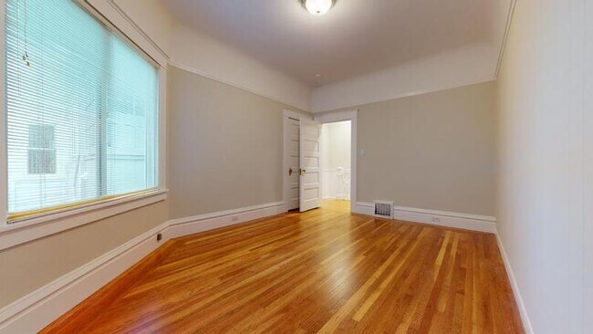 Building Photo - 464 8th Ave