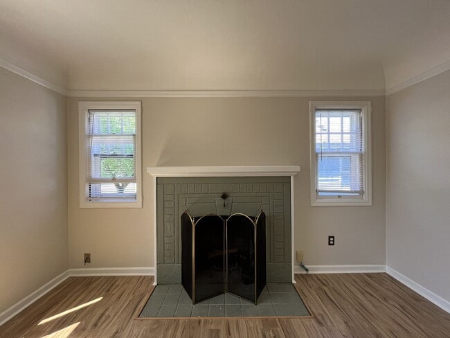 Building Photo - Bright and Welcoming Home with Modern Kitchen, Expansive Backyard & Flexible Living Space