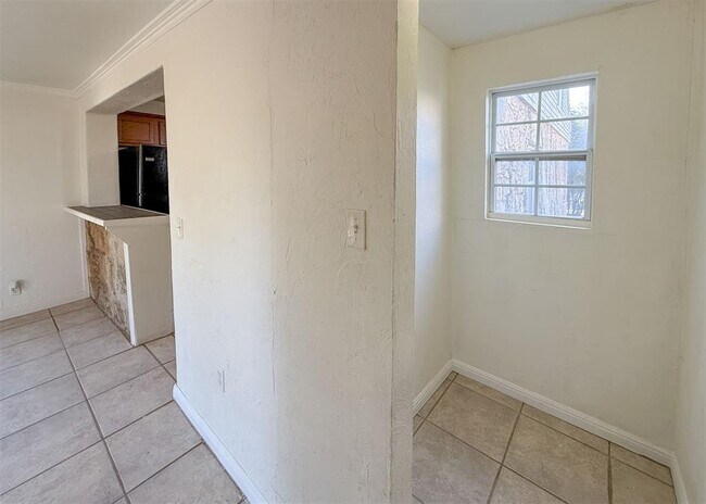 Building Photo - 2341 NW 37th St