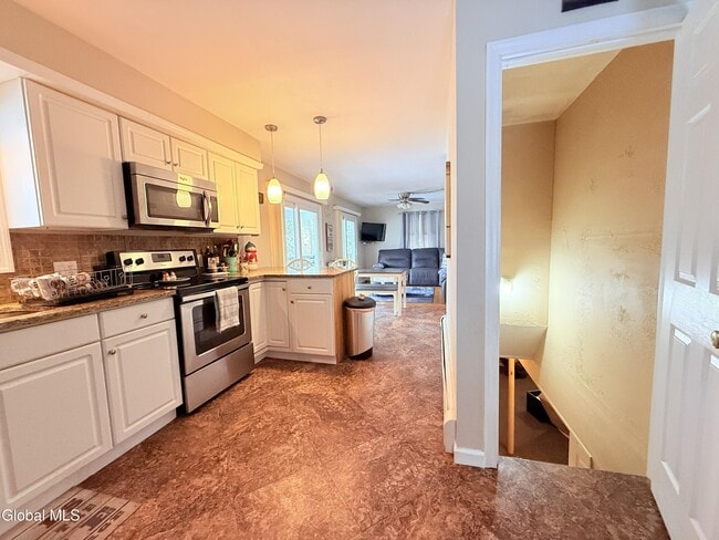 Building Photo - 23 Hillcrest Dr