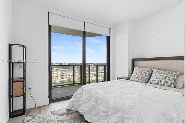 Building Photo - 121 NE 34th St