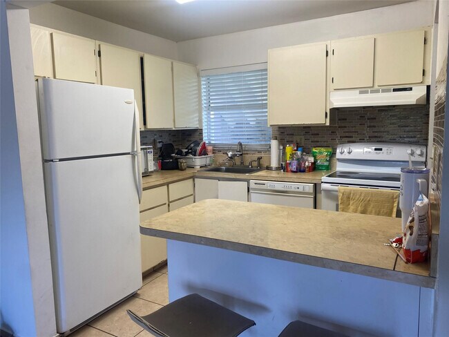 Building Photo - 6800 Nova Dr