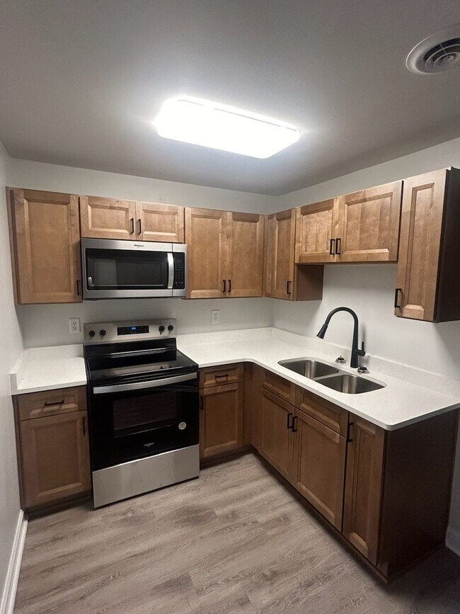 Building Photo - 2-Bedroom, 1-Bath House