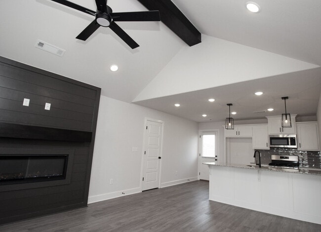 Building Photo - 1121 Monarch Rd