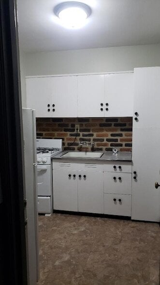 Building Photo - 1157 Bryden Rd