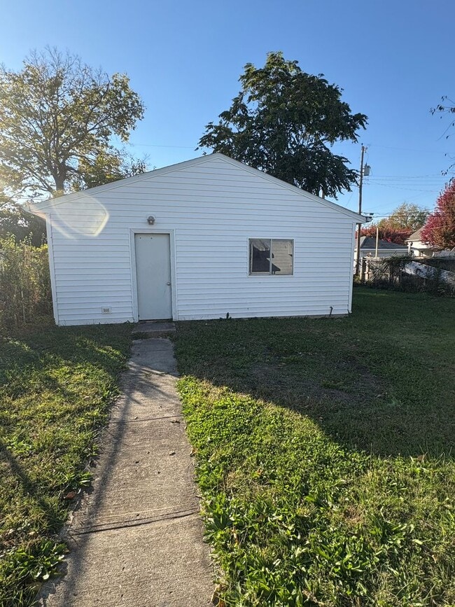 Building Photo - 3 Bedroom/1 Bath Home in Dayton