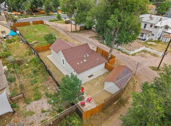 Building Photo - Historic Hillside 2 Bedroom 2 Bathroom