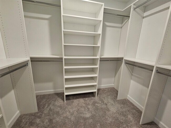 Building Photo - 19672 WHISPERING CREEK Rd