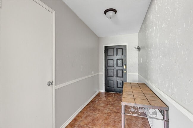 Building Photo - 2414 Chanay Ln