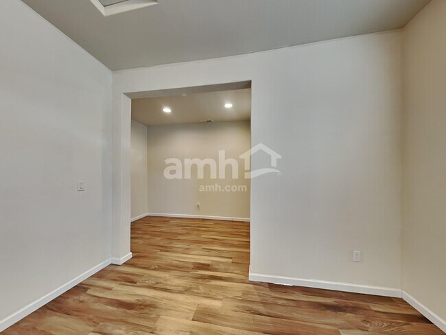 Building Photo - 9011 NE 165th Ave