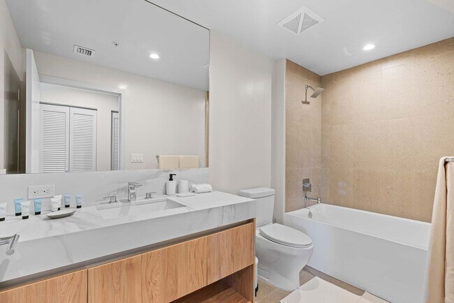 Building Photo - 11 NE 6th St