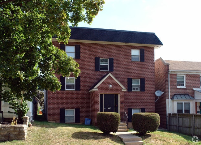 Building Photo - 124 E 6th Ave