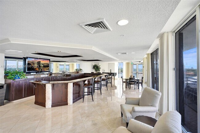 Building Photo - 100 S Birch Rd