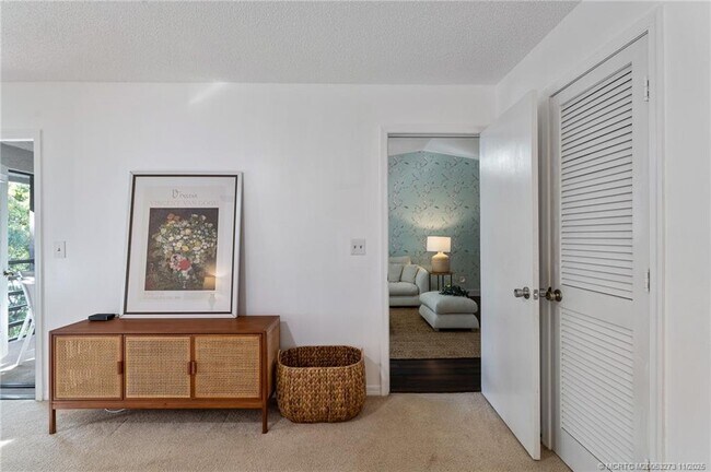 Building Photo - 1210 SE Parkview Pl