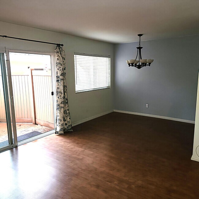 dining room has patio access - 138 S Bryn Mawr St