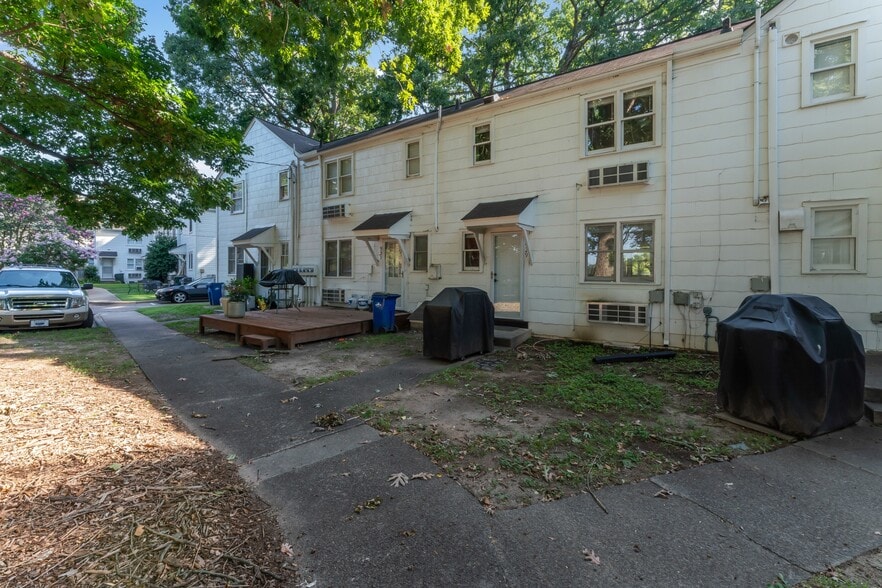 Building Photo - 929 St Marys St