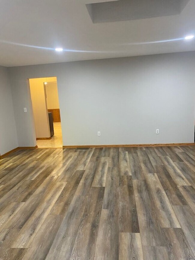 Building Photo - Ranch home with two car garage located on over 1/2 acre