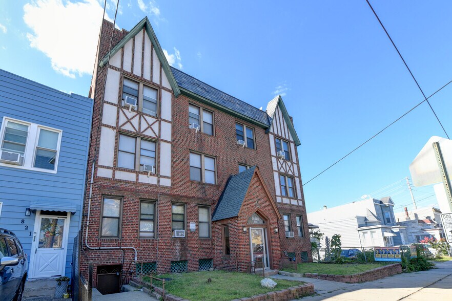 Building Photo - 901 Grand Ave