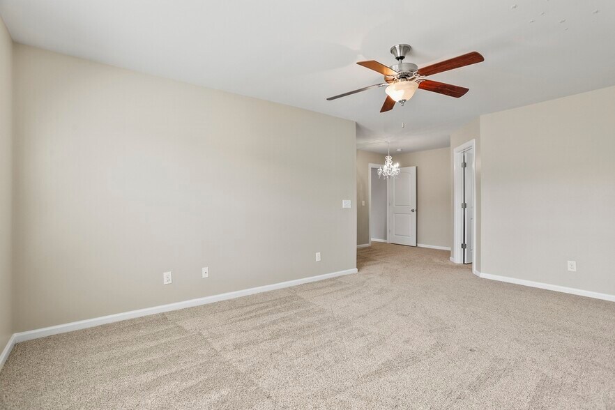 Building Photo - 5 Crossgate Ct