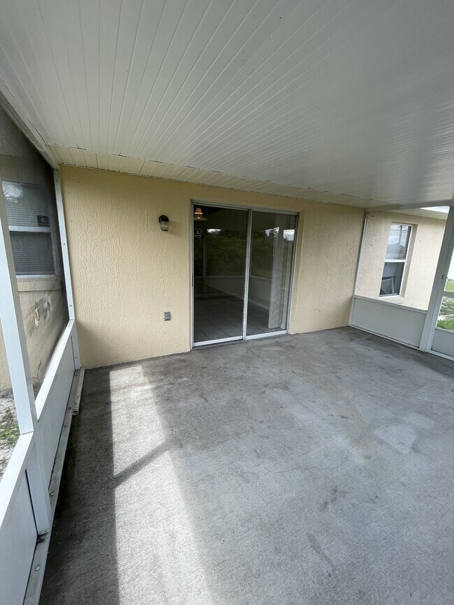 Building Photo - 3049 Mandeville St