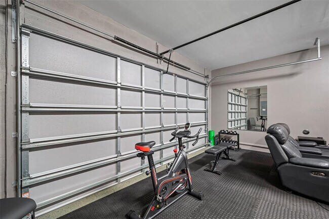 Building Photo - 902 W Plymouth St