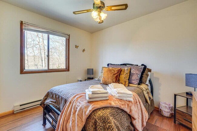 Building Photo - 5317 Woodbridge Dr E