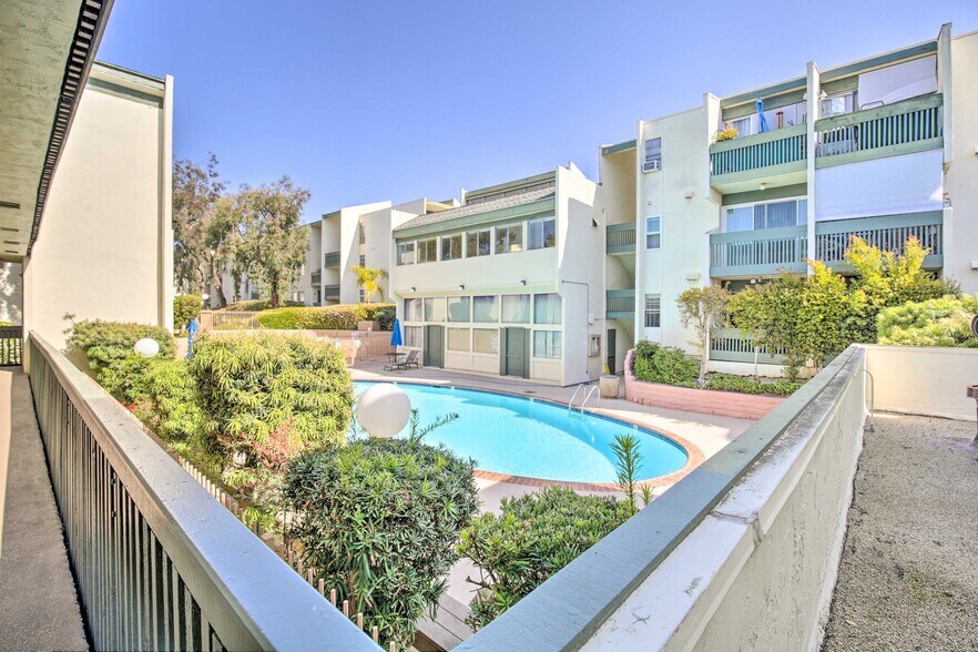 Building Photo - 4060 Huerfano Ave