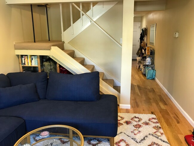 Building Photo - Updated Two Story 2 Bed 1 Bath Condo in Ce...