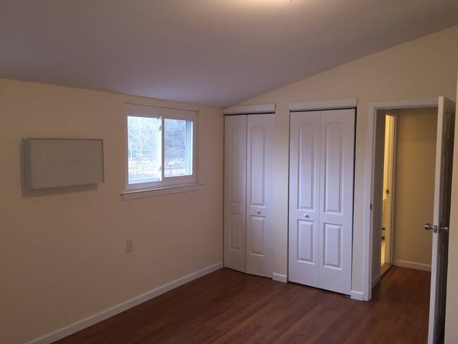 Building Photo - 68 University Heights Dr