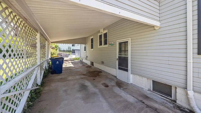 Building Photo - 35 St Sebastian Ln