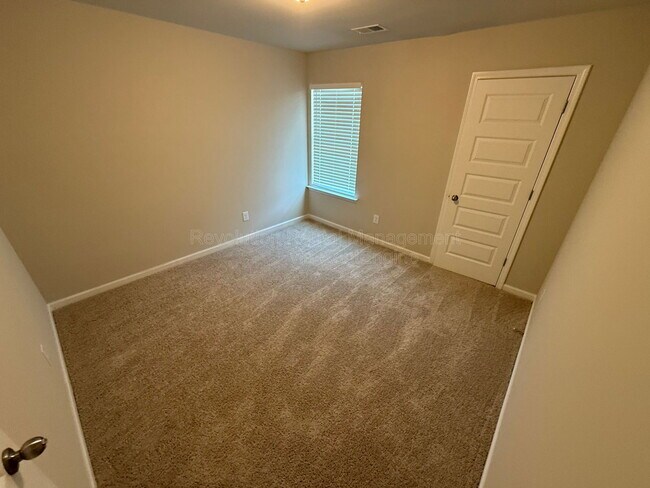 Building Photo - 112 Hunts Ml Cir