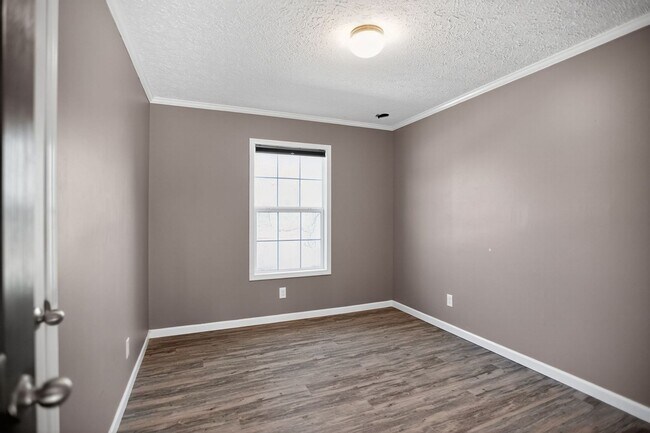 Building Photo - 318 Souther Rd