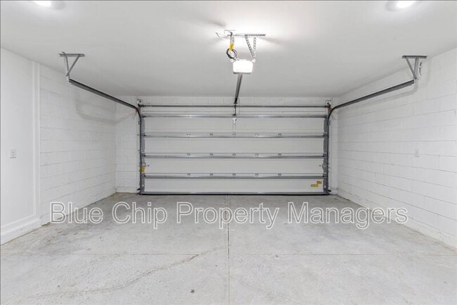 Building Photo - 2295 Green Valley St