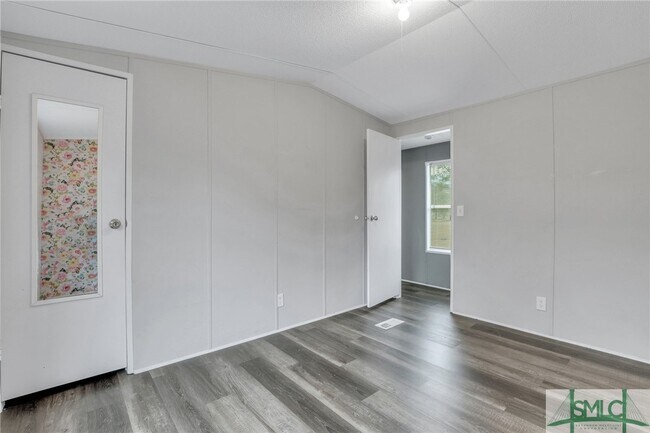 Building Photo - 3 Pine Rd