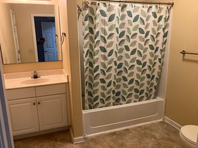 Building Photo - 3 BR / 3 BA @ Bridgepointe